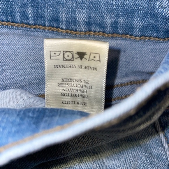 Sneak Peek Light Blue Wide Jeans - Picture 5 of 6